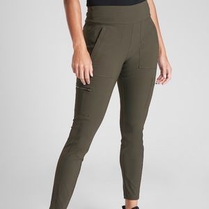 Athleta Headlands Hybrid Cargo Tight